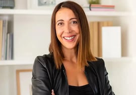 Laura Martínez, interiorista, sobre cambiar la bañera por una ducha: “Es la reforma con más impacto en el baño”