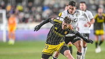 Partido de Liga Hypermotion entre el Burgos CF y el Real Zaragoza celebrado en el estadio de ‘El Plantío’, Burgos.
Marcelo del Burgos y Cuenca del Zaragoza
21–12-2025 RICARDO ORDÓÑEZ