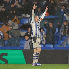 Oyarzabal se eleva al altar de los mitos de la Real Sociedad