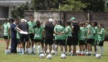 Atlético Nacional se alista para enfrentar a Santa Fe por los cuartos de final de la Liga Águila Femenina. La ida se jugará este 17 de mayo en Itagüí.  