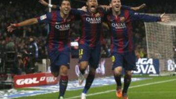 Su&aacute;rez, Neymar y Messi, celebran un gol.
