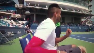 Nick Kyrgios olvida sus tenis previo a un partido de ATP