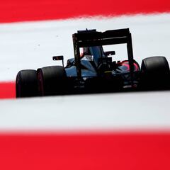 McLaren y el "malentendido" en boxes que dejó sin Q3 a Alonso