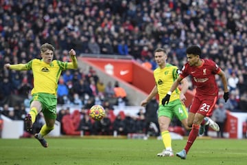 El extremo colombiano Luis Díaz anotó el tercer gol de la victoria de Liverpool 3-1 ante Norwich por la jornada 26 de la Premier League en Anfield.