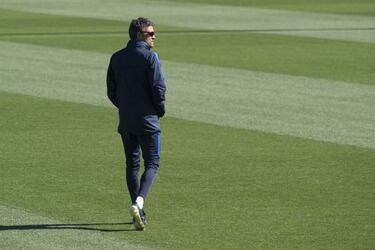 Barcelona - PSG team news: Iniesta, Rakitic, Rafinha, Busquets start