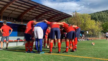 El Aurrera KE alentándose antes del inicio del encuentro.