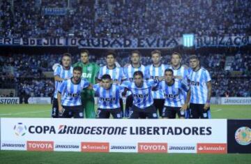 El conjunto de Avellaneda en la foto antes del comienzo del partido ante el Puebla en El Cilindro.