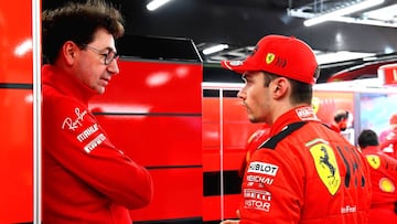 Binotto y Leclerc, durante los test de F1 2020. 