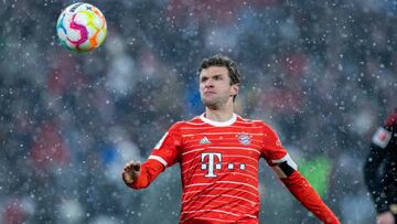 MUNICH, GERMANY - FEBRUARY 26: Thomas Mueller of FC Bayern Muenchen controls the ball during the Bundesliga match between FC Bayern München and 1. FC Union Berlin at Allianz Arena on February 26, 2023 in Munich, Germany. (Photo by Boris Streubel/Getty Images)