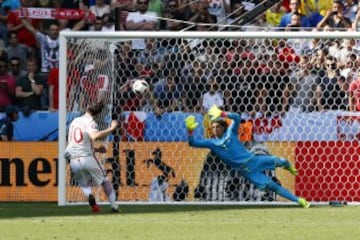 Poland hold their nerves to book their place in the quarter final