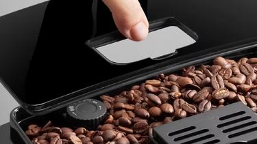 Oferta Cyber Monday: ahorra 231 euros en la cafetera superautomática De’Longhi Magnifica S