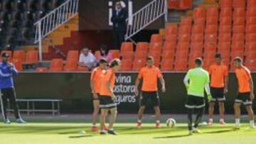 Peter Lim presenció hoy el entrenamiento del Valencia