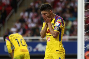 Oribe Peralta se lamenta una falla.