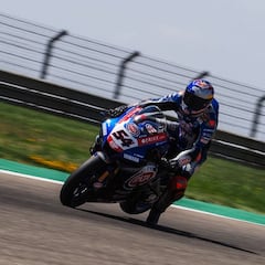 Razglatioglu domina los primeros libres del Mundial SBK