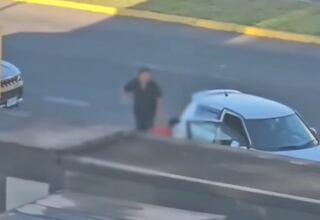 Pasó en Iquique y es viral en todo el mundo: médico golpeó a conductor y lo amenazó con una pistola