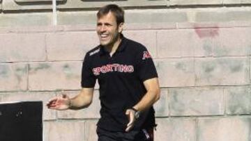 <b>SALTO. </b>Manolo, técnico del filial, podría subir al primer equipo.