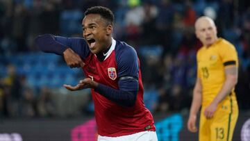 Norway&#039;s forward Ola Kamara (L) celebreates after scoring during the international friendly football match of Norway vs Australia in Oslo, Norway, on March 23, 2018, in preparation of the 2018 Fifa World Cup. / AFP PHOTO / NTB SCANPIX / Cornelius Pop
