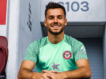 Álvaro Fernández, en su etapa en el Brentford.