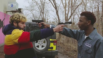 Esta imagen publicada por el Instituto Sundance muestra a Christopher Abbott, a la izquierda, y Jerrod Carmichael en una escena de &quot;A la cuenta de tres&quot;, una selecci&oacute;n oficial de la Competencia Dram&aacute;tica de EE. UU. En el Festival de Cine de Sundance de 2021.