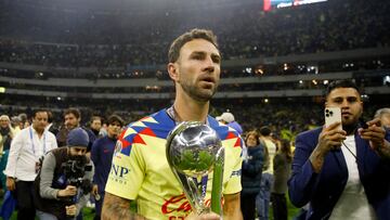 Soccer Football - Liga MX - Final - America v Tigres UANL - Estadio Azteca, Mexico City, Mexico - December 17, 2023 America's Miguel Layun celebrates with the trophy after winning the Liga MX REUTERS/Raquel Cunha
