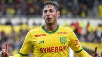 El delantero argentino Emiliano Sala convirti&oacute; hoy dos goles en la goleada de Nantes 5-0 como local ante Guingamp y ya suma diez conquistas.