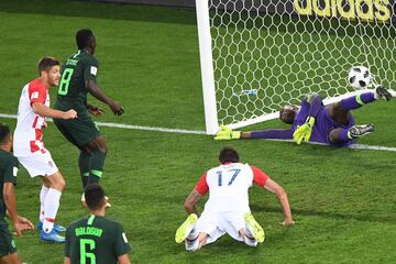 Otro autogol que se dio en la primera jornada de este Mundial fue el de el mediocampista nigeriano. Las Águilas no se pudieron levantar de este golpe ante Croacia.