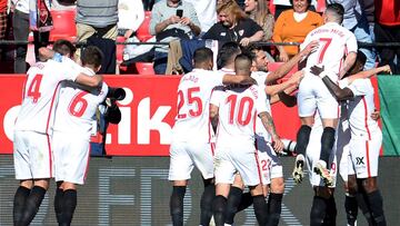Sevilla&#039;s Portuguese forward Andre Silva (R) celebrates with teammates after scoring a goal during the Spanish league football match between Sevilla FC and Levante UD at the Ramon Sanchez Pizjuan stadium in Seville on January 26, 2019. (Photo by CRIS