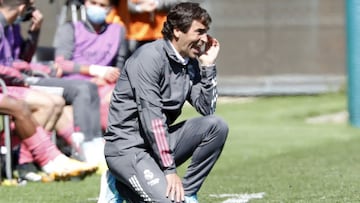 Ra&uacute;l, dando indicaciones al Castilla en un partido frente al San Sebasti&aacute;n de los Reyes.
 