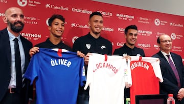 Monchi y Castro, junto a &Oacute;liver Torres, Ocampos y Reguil&oacute;n. 