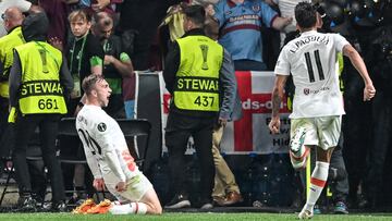 Prague (Czech Republic), 07/06/2023.- Jarrod Bowen (L) of West Ham United celebrates after scoring the 1-2 goal during the UEFA Europa Conference League Final soccer match between AFC Fiorentina and West Ham United, in Prague, Czech Republic, 07 June 2023. (República Checa, Praga) EFE/EPA/FILIP SINGER
