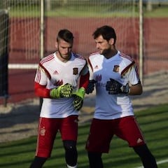 David de Gea se ve abocado a renovar: Mendes ya negocia
