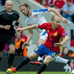 Terim busca cómo frenar a Iniesta