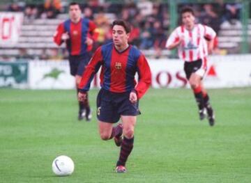 En la temporada 1998-1999 fue alternando sus actuaciones con el F. C. Barcelona B y con el primer equipo.