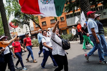 Protestan contra la elección judicial en el Monumento a la Revolución