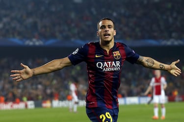 El canario comenzó en las categorías inferiores del Barcelona en 2011, equipo en el que fue ascendiendo hasta 2016. 