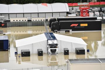 Las inundaciones de la región italiana de Emilia Romaña están dejando numerosos destrozos pero lo peor son los al menos nueve muertos y las 13.000 personas evacuadas. No se ha librado el circuito de Imola que acogía este fin de semana el Gran Premio de Fórmula 1, finalmente suspendido. 