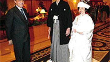 <b>TOKIO ES MADRIDISTA.</b> Florentino apadrinó una boda japonesa.