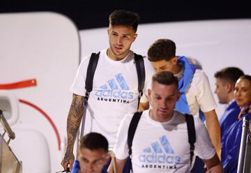 Soccer Football - FIFA World Cup Qatar 2022 Arrival - Argentina team arrives in Doha - Hamad International Airport, Doha, Qatar - November 17, 2022 Argentina's Lisandro Martinez arrives in Doha for the FIFA World Cup Qatar 2022 REUTERS/Hannah Mckay