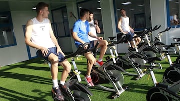 Jugadores del CD Leganés ejercitándose en las nuevas instalaciones de entrenamiento del club pepinero.