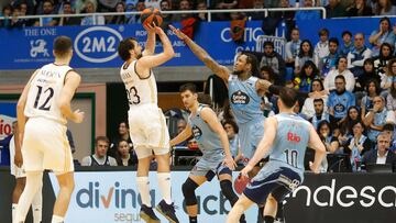 Sergio Llull lanza un triple, anot¨® cinco.