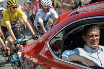 El primer ministro francés Manuel Valls en la salida de la etapa en Lannemezan.