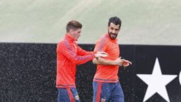 Rodrigo de Paul (i) junto a Negredo durante un entrenamiento del Valencia.