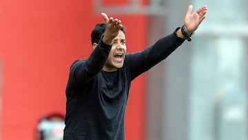 Míchel buscará eficacia para su ataque con Ivi y Okazaki