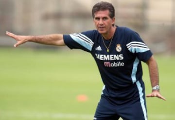 Carlos Queiroz llegó al Real Madrid en la temporada 2003/2004. Tuvo un comienzo espectacular pero al llegar el tramo final de temporada, el equipo se desplomó quedando en 4º posición. El portugués fue destituido al terminar la temporada.