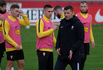 Formó junto a Pellegrino la pareja de centrales en la final contra el Real Madrid. El serbio fue uno de los habituales en los once de Cúper aquella temporada. Tras colgar las botas se hizo entrenador. Lo fue durante seis meses del Valencia. Actualmente dirige al Sporting de Gijón.