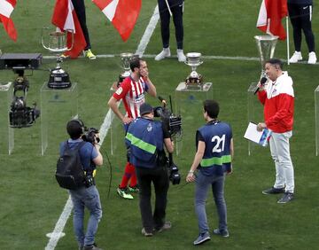 Godín recibió el homenaje de su hinchada. 