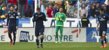 Decepción de los jugadores madridistas tras encajar el empate contra el Málaga.