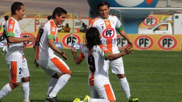 Cobresal celebra la punta de la Primera B.