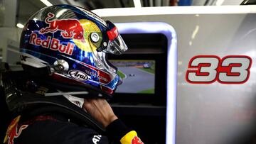 Verstappen en el box de Red Bull en Austria.