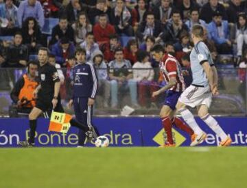 0-2. David Villa anota el segundo tanto con un pase de Sosa.